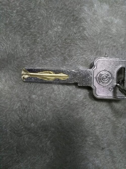 房门钥匙太多怎么做记号(房门钥匙插不进去怎么办)